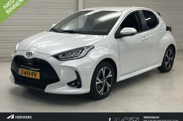 Toyota Yaris (2024) thumbnail 1