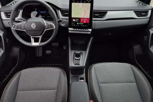 Renault Captur (2025) thumbnail 2
