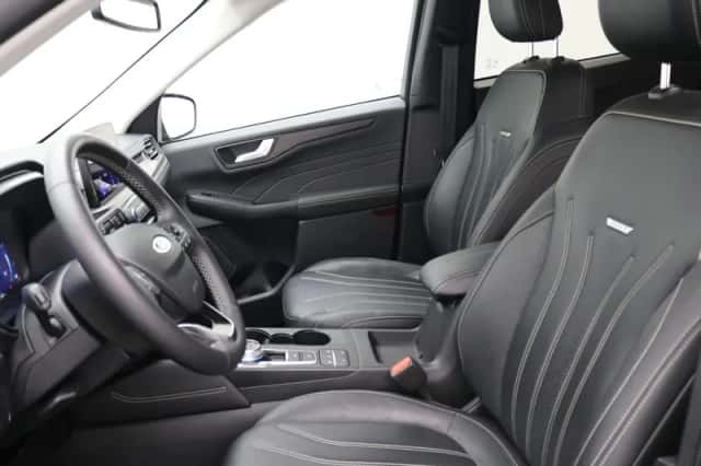 Ford Kuga (2023) thumbnail 4