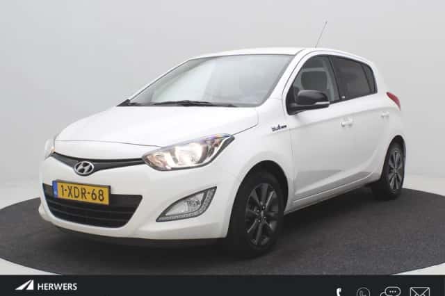 Hyundai i20 (2015) thumbnail 1