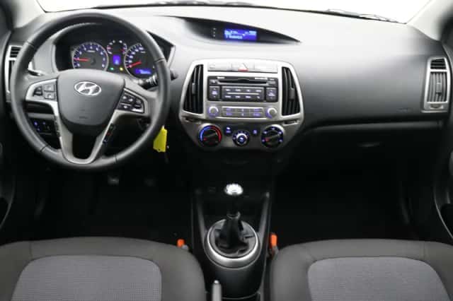 Hyundai i20 (2015) thumbnail 2