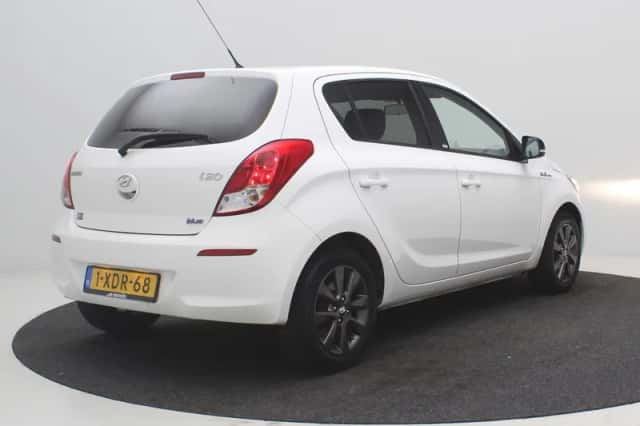 Hyundai i20 (2015) thumbnail 3