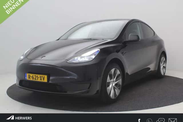 Tesla Model Y (2022) thumbnail 1