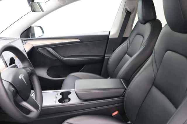Tesla Model Y (2022) thumbnail 5