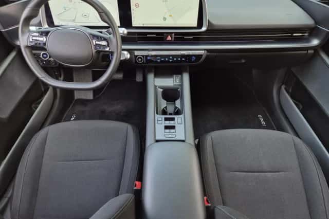 Hyundai Ioniq 6 (2023) thumbnail 2