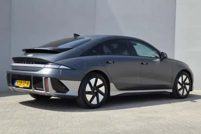 Hyundai Ioniq 6 (2023) thumbnail 3