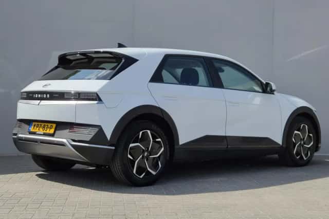 Hyundai Ioniq 5 (2023) thumbnail 3