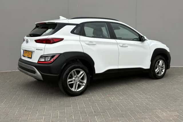 Hyundai Kona (2021) thumbnail 3