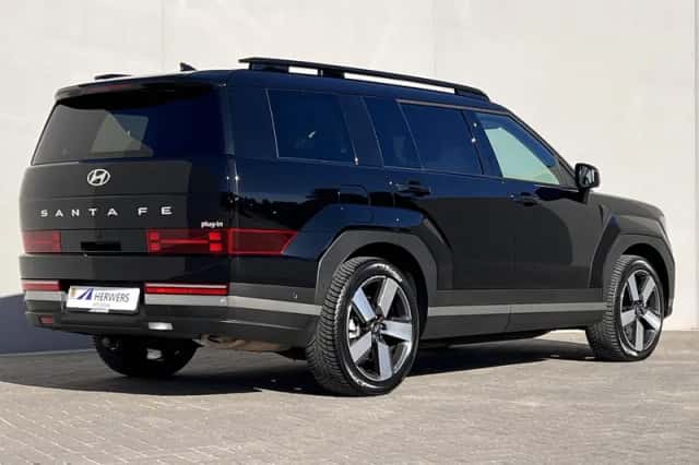 Hyundai Santa Fe (2024) thumbnail 3