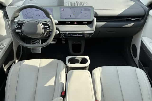Hyundai Ioniq 5 (2023) thumbnail 2