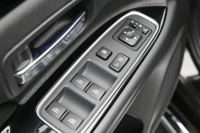 Mitsubishi Outlander (2020) thumbnail 5