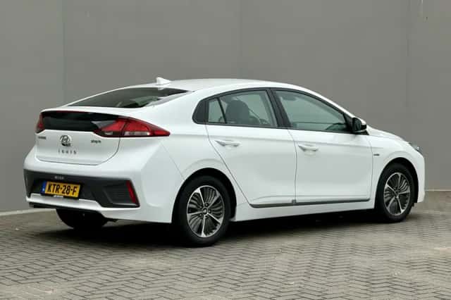Hyundai Ioniq (2021) thumbnail 3