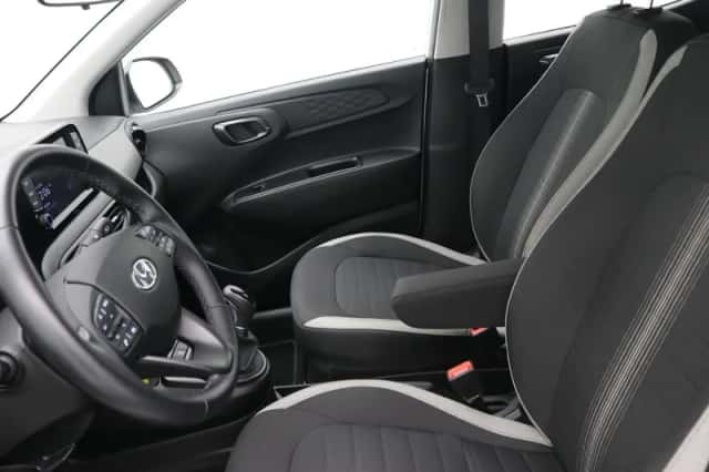 Hyundai i10 (2023) thumbnail 4