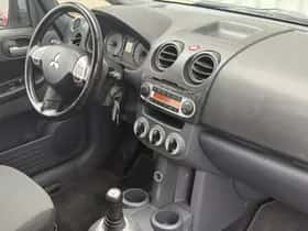 Mitsubishi Colt (2011) thumbnail 7