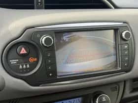 Toyota Yaris (2017) thumbnail 13