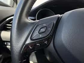 Toyota C-HR (2021) thumbnail 10
