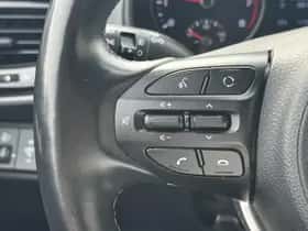Kia Stonic (2018) thumbnail 17