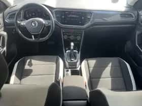 Volkswagen T-Roc (2021) thumbnail 2
