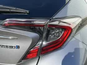 Toyota C-HR (2017) thumbnail 36