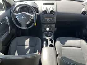 Nissan Qashqai (2010) thumbnail 2