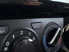 Suzuki Swift (2022) thumbnail 10