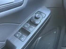 Ford Kuga (2023) thumbnail 15