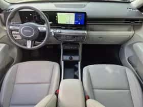 Hyundai Kona (2023) thumbnail 2