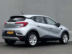 Renault Captur (2023) thumbnail 3