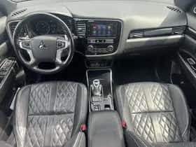 Mitsubishi Outlander (2018) thumbnail 2