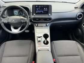 Hyundai Kona (2022) thumbnail 2