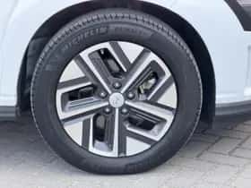 Hyundai Kona (2022) thumbnail 42