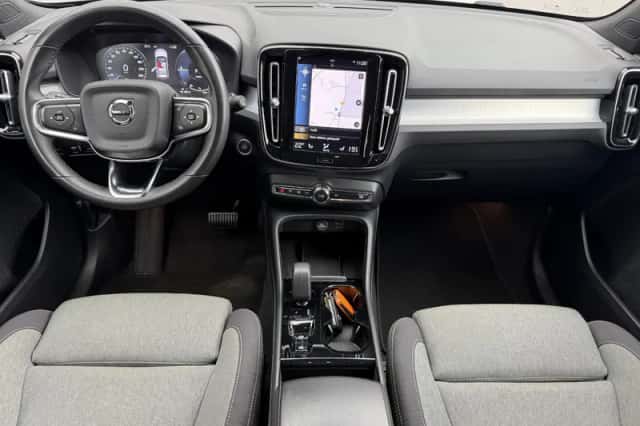 Volvo XC40 (2022) thumbnail 2
