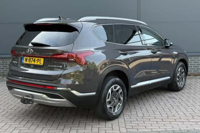 Hyundai Santa Fe (2022) thumbnail 3