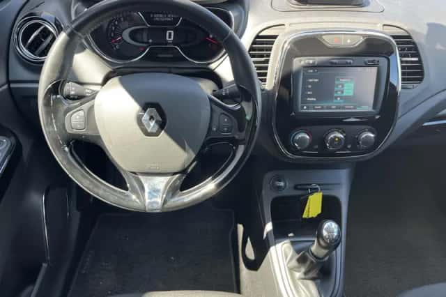 Renault Captur (2017) thumbnail 2