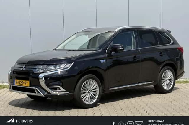 Mitsubishi Outlander (2020) thumbnail 1