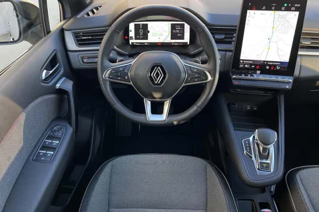 Renault Captur (2024) thumbnail 2