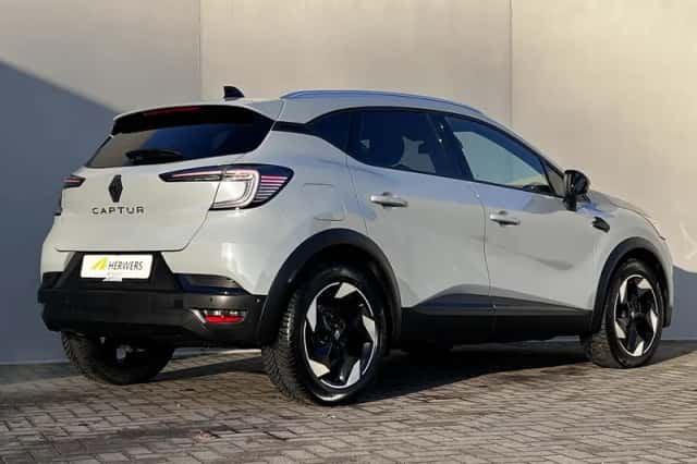 Renault Captur (2024) thumbnail 3