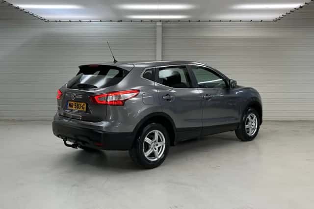 Nissan Qashqai (2017) thumbnail 3