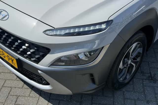 Hyundai Kona (2021) thumbnail 4