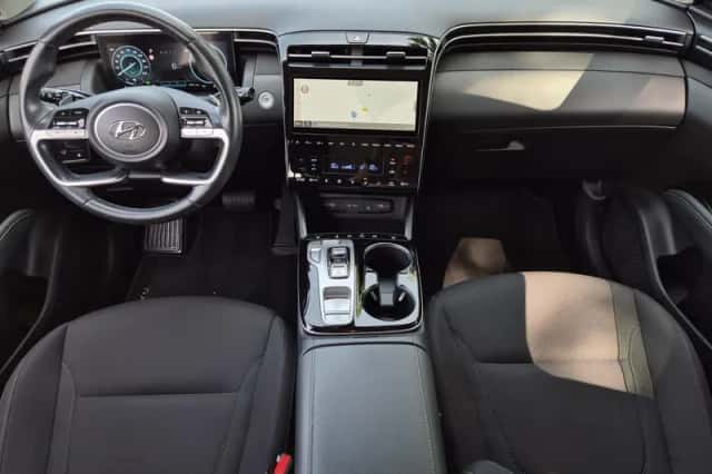 Hyundai Tucson (2022) thumbnail 2