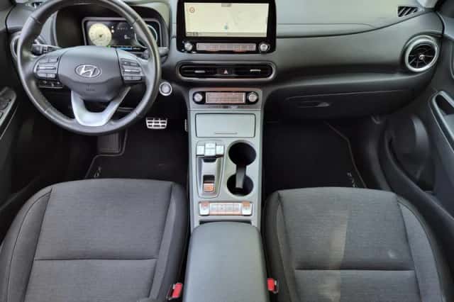 Hyundai Kona (2022) thumbnail 2