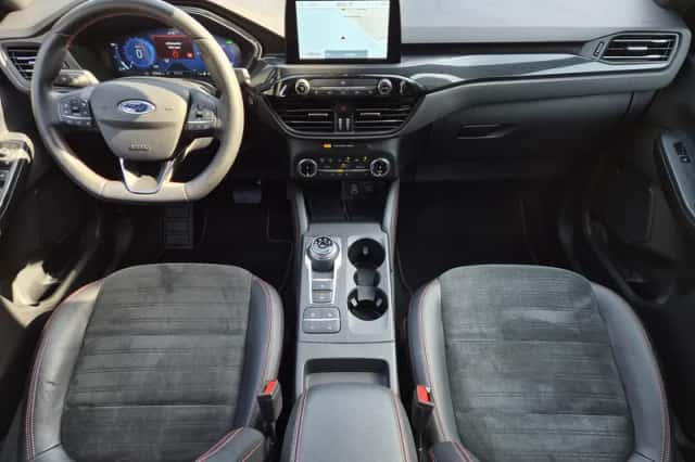 Ford Kuga (2023) thumbnail 2