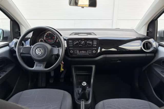 Volkswagen Up! (2016) thumbnail 2