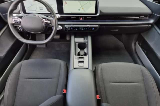 Hyundai Ioniq 6 (2023) thumbnail 2