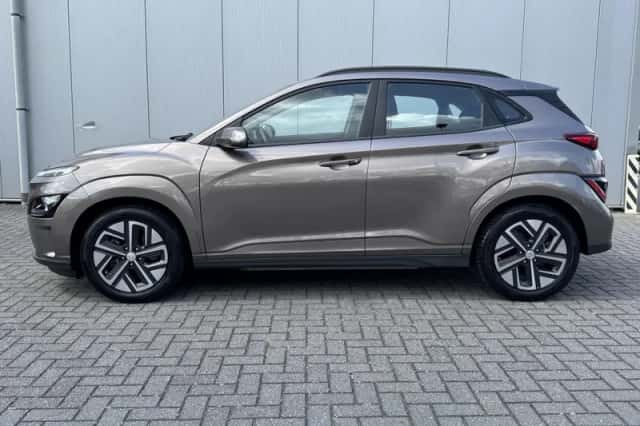 Hyundai Kona (2022) thumbnail 2