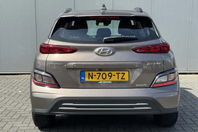 Hyundai Kona (2022) thumbnail 5