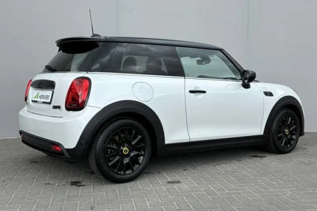 MINI Electric (2023) thumbnail 3