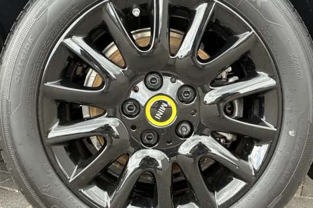 MINI Electric (2023) thumbnail 4
