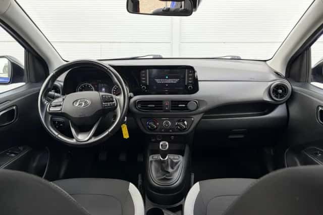 Hyundai i10 (2022) thumbnail 2