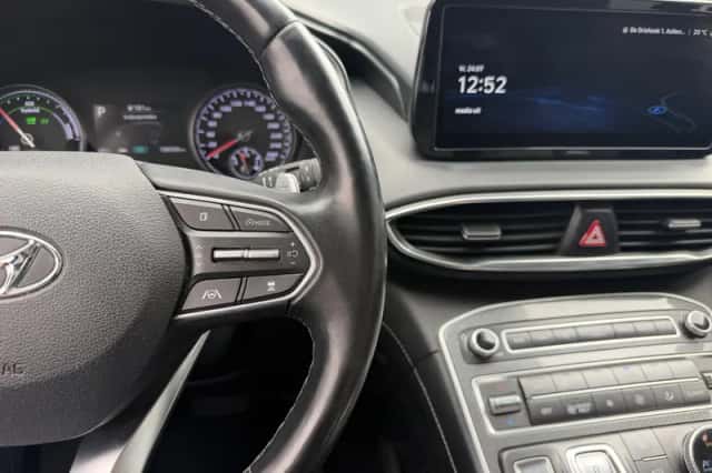 Hyundai Santa Fe (2022) thumbnail 4